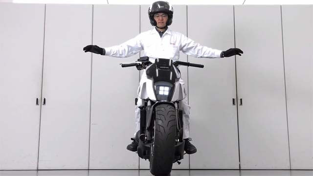 HONDA "Riding Assist"- moto équilibrée Honda